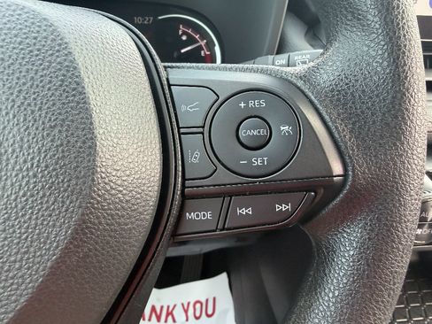 Used 2025 Toyota RAV4 XLE FWD image 36