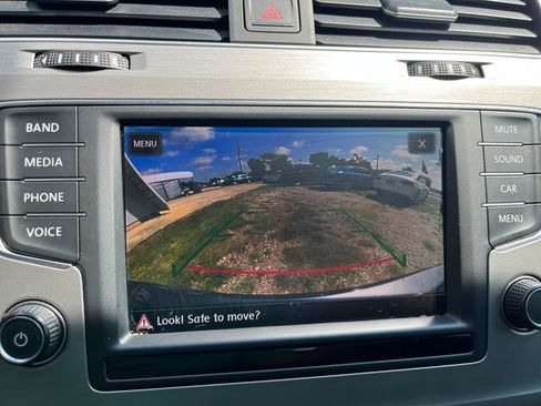 Used 2017 Volkswagen Golf S FWD image 31