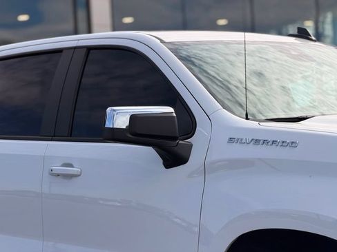 Used 2025 Chevrolet Silverado 1500 LT w/ Convenience Package II AWD/4WD image 4