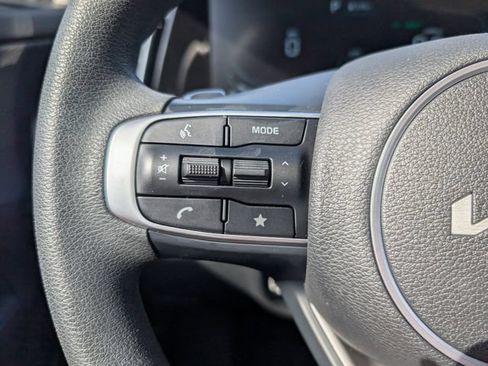 Used 2025 Kia Sportage LX FWD image 21