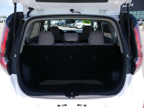 Used 2023 Kia Soul LX w/ LX Technology Package image 12