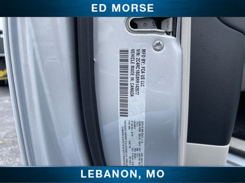 Used 2024 Chrysler Pacifica Touring-L FWD image 32