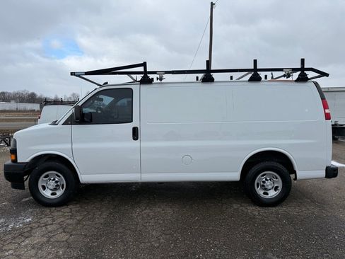 Used 2019 Chevrolet Express 2500 w/ Driver Convenience Package image 4