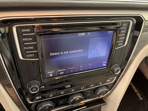 Used 2016 Volkswagen Passat 1.8T SE w/ Lighting Package (P06) FWD image 30