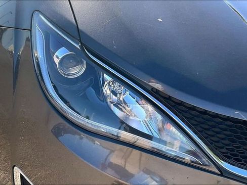 Used 2020 Chrysler Pacifica Touring-L image 30