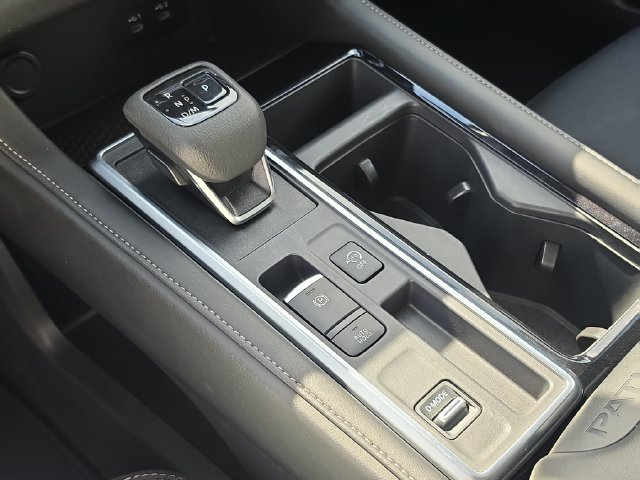 Used 2026 Nissan Pathfinder SV FWD image 27