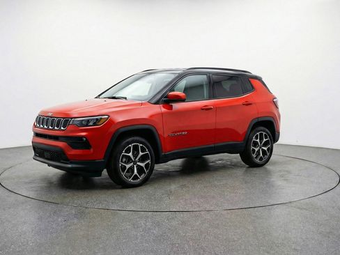 Used 2025 Jeep Compass Limited image 3