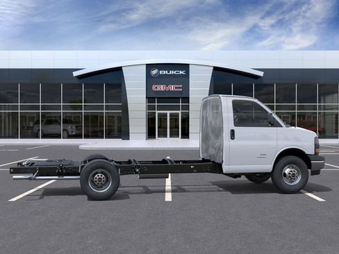 New 2026 GMC Savana 3500 w/ Power Convenience Package RWD image 5