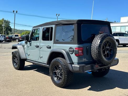 Used 2024 Jeep Wrangler Unlimited image 2