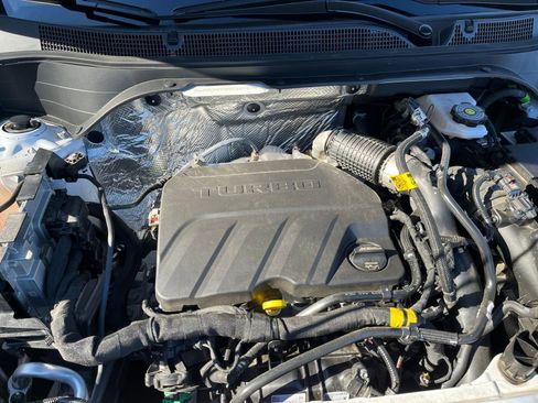 Used 2025 Chevrolet Trax LT image 30