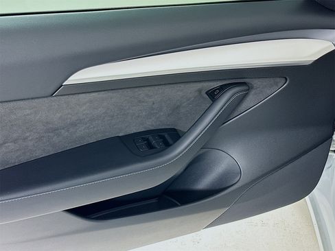 Used 2022 Tesla Model 3 Long Range image 18