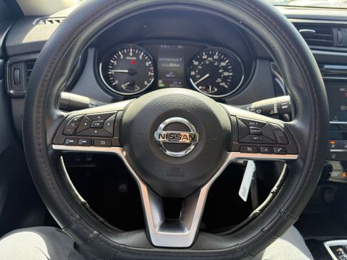 Used 2020 Nissan Rogue S FWD image 17