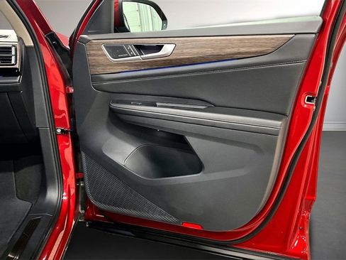 Used 2024 Volkswagen Atlas SEL Premium R-Line image 29