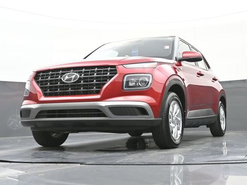 Certified 2025 Hyundai Venue SE image 38