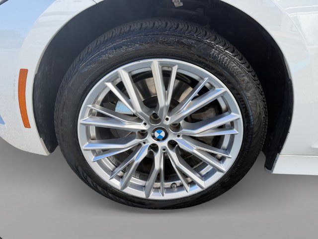 Used 2023 BMW 330i xDrive Sedan w/ Premium Package AWD/4WD image 8
