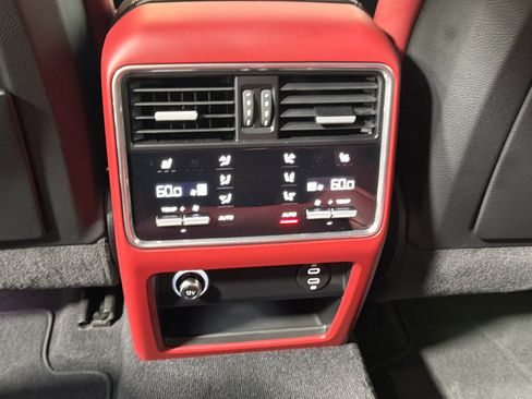 Certified 2023 Porsche Cayenne Turbo AWD/4WD image 21
