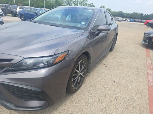 Used 2024 Toyota Camry SE FWD image 1