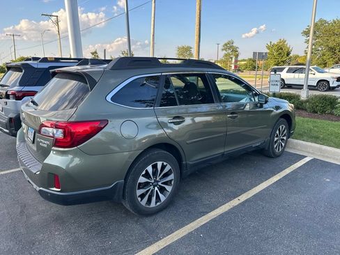 Used 2017 Subaru Outback 2.5i Limited AWD/4WD image 4