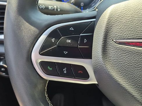 Used 2025 Chrysler Pacifica Select FWD image 21