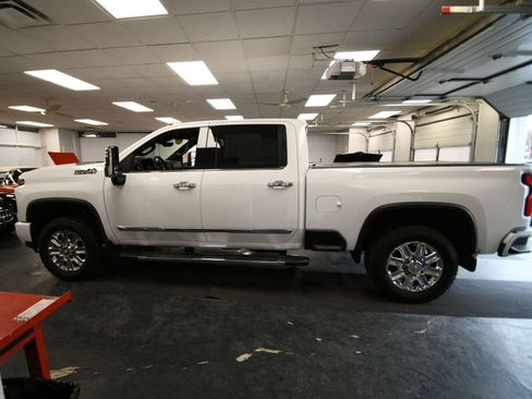 Used 2024 Chevrolet Silverado 2500 High Country w/ High Country Premium Package image 5