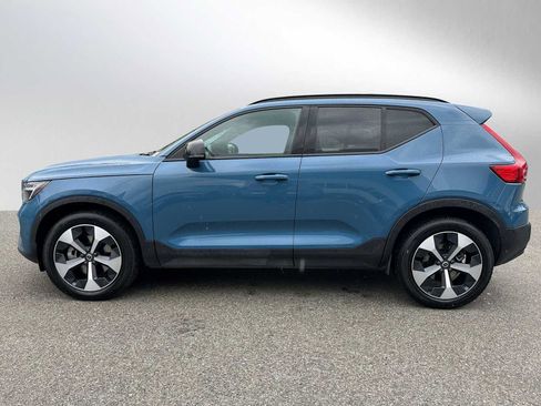 Certified 2025 Volvo XC40 B5 Plus AWD/4WD image 7