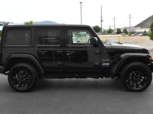 Used 2023 Jeep Wrangler Unlimited Sahara image 5