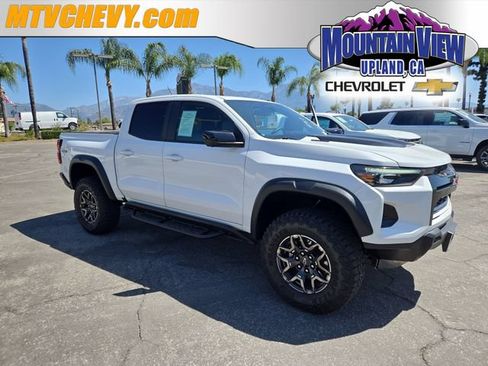 Used 2025 Chevrolet Colorado ZR2 w/ Technology Package AWD/4WD image 1