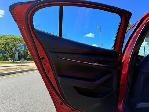 Used 2021 MAZDA MAZDA3 s image 15