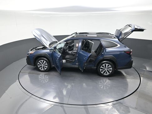 Used 2025 Subaru Outback Premium image 15