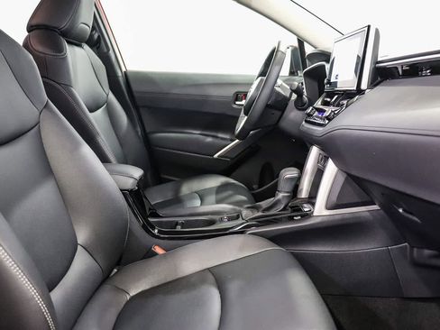 Used 2024 Toyota Corolla Cross XLE w/ Convenience Package FWD image 17