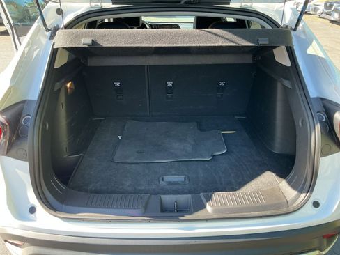 Used 2025 Chevrolet Trax LT w/ LT Convenience Package image 25