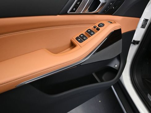 New 2026 BMW X5 xDrive50e w/ Climate Comfort Package image 11