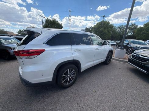 Used 2017 Toyota Highlander XLE w/ Carpet Mat Package AWD/4WD image 4