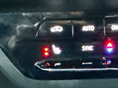 Used 2023 Buick Envision Preferred image 21