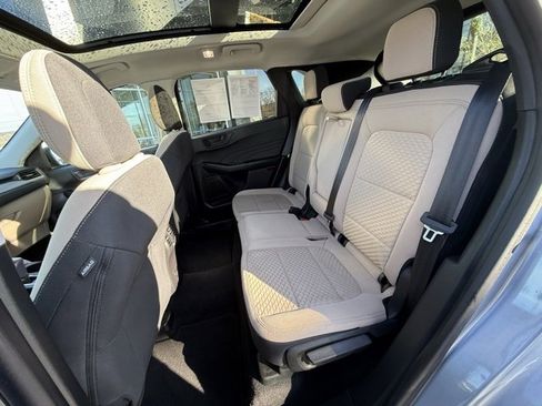 Certified 2022 Ford Escape SE w/ SE Sport Appearance Package image 18