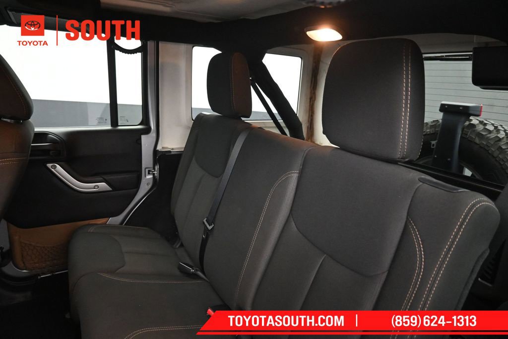 Used 2015 Jeep Wrangler Unlimited Rubicon w/ Max Tow Package AWD/4WD image 17