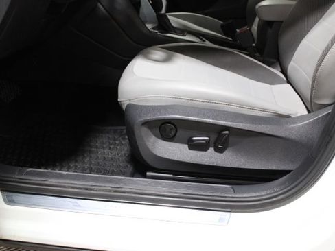 Used 2022 Volkswagen Taos SE w/ Panoramic Sunroof Package FWD image 20