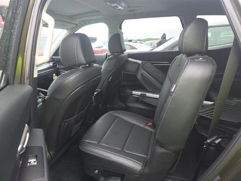 Used 2025 Kia Telluride S FWD image 7