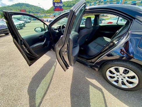 Used 2024 Toyota Corolla LE FWD image 13