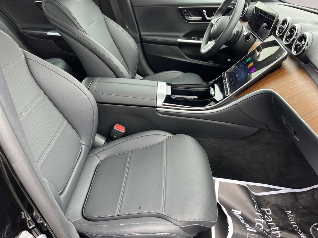 Used 2025 Mercedes-Benz C 300 4MATIC Sedan image 15