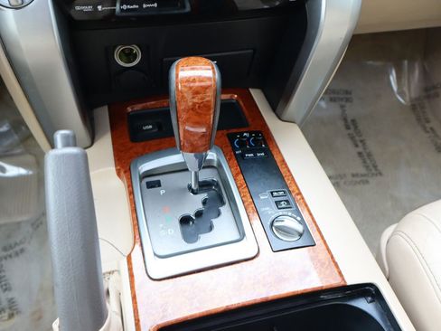 Used 2013 Toyota Land Cruiser image 16