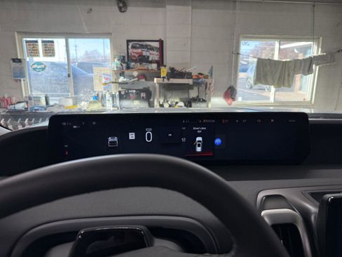 New 2025 Ford Expedition Active image 16