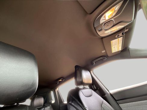 Used 2024 Jeep Compass Latitude AWD/4WD image 27