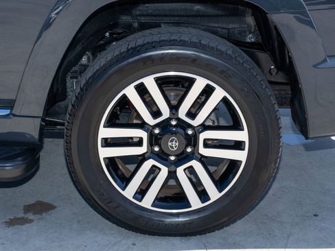 Used 2024 Toyota 4Runner Limited AWD/4WD image 38