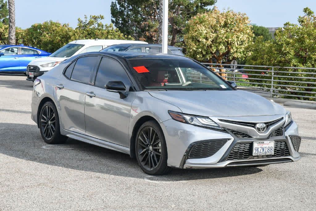 Used 2024 Toyota Camry XSE FWD image 3