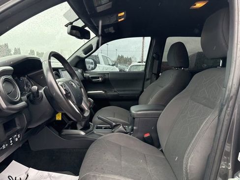 Used 2017 Toyota Tacoma TRD Sport w/ Tow Package image 21