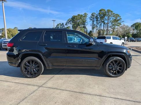Used 2019 Jeep Grand Cherokee Altitude image 3