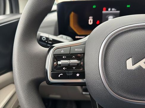 New 2026 Kia Carnival LX image 32