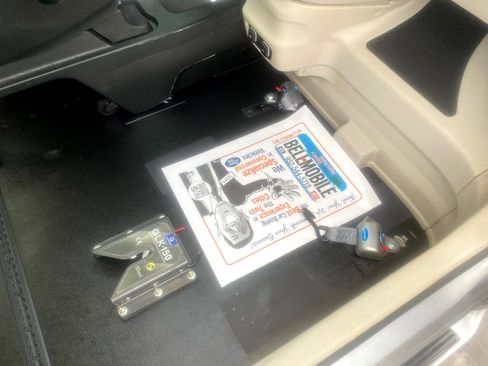 Used 2018 Chrysler Pacifica Touring-L w/ Tire & Wheel Group image 10