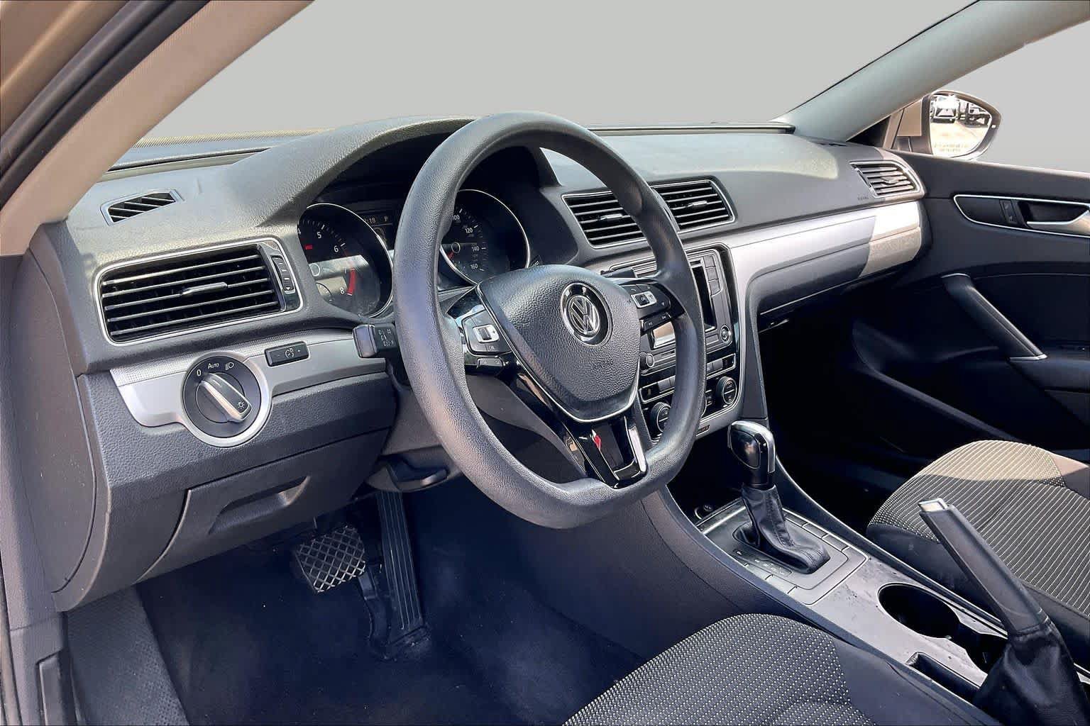 Used 2016 Volkswagen Passat 1.8T S FWD image 15